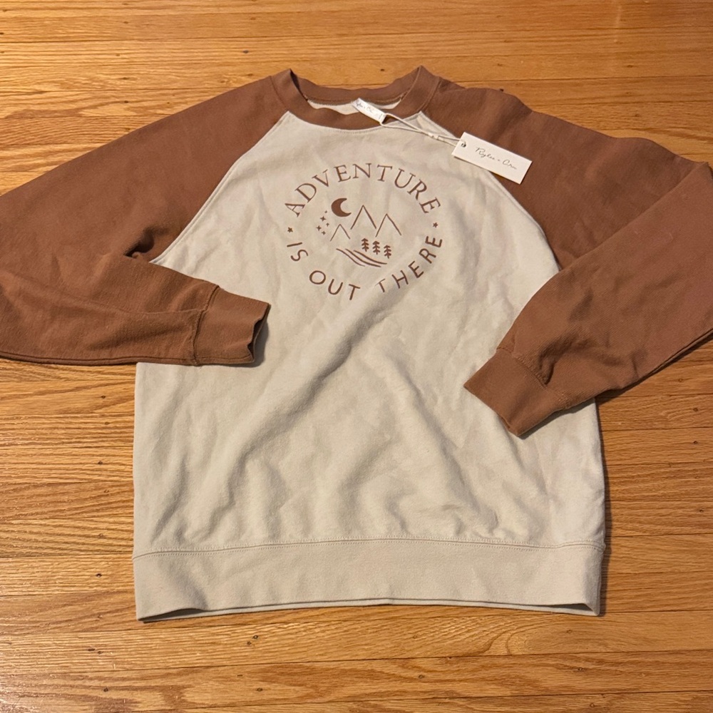NWT RYLEE AND CRU SWEATSHIRT